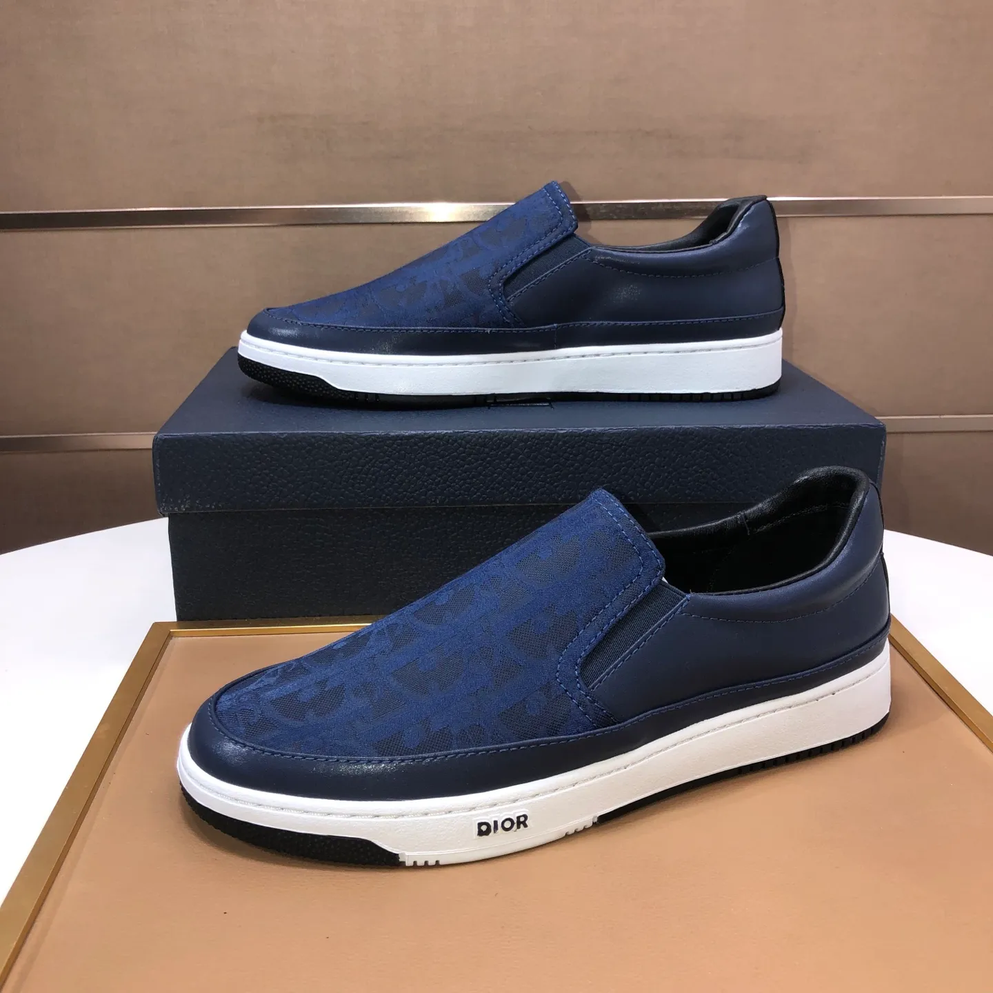 Men's shoes💰420💰【Dior】Official website global debut 🔝The latest masterpiece of high-end men's shoes brand: original special cloth fabric imported from Italy + imported sheepskin lining🔥Original toe-cap rubber outsole Soft and comfortable, making walking more convenient and comfortable! Size: 38-44 (45 can be customized)